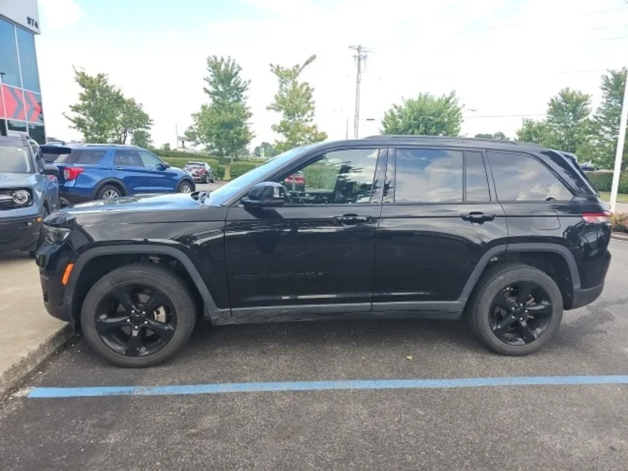 2023 Jeep Grand Cherokee Altitude photo 1