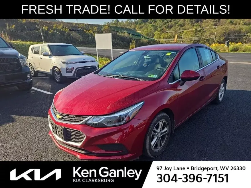 2017 Chevrolet Cruze LT photo 1