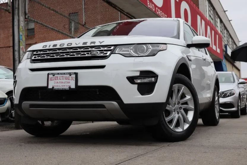 2017 Land Rover Discovery Sport HSE photo 1