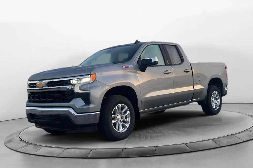 2025 Chevrolet Silverado 1500 LT photo 1