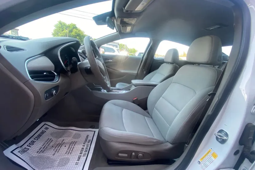 2020 Chevrolet Malibu 1LT photo 1