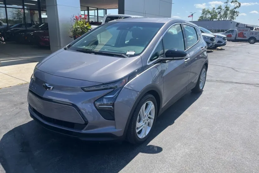 2023 Chevrolet Bolt EV 1LT photo 1