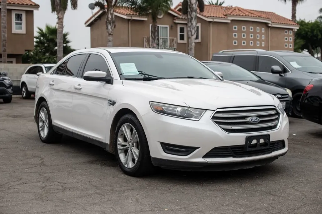 2018 Ford Taurus SEL photo 1