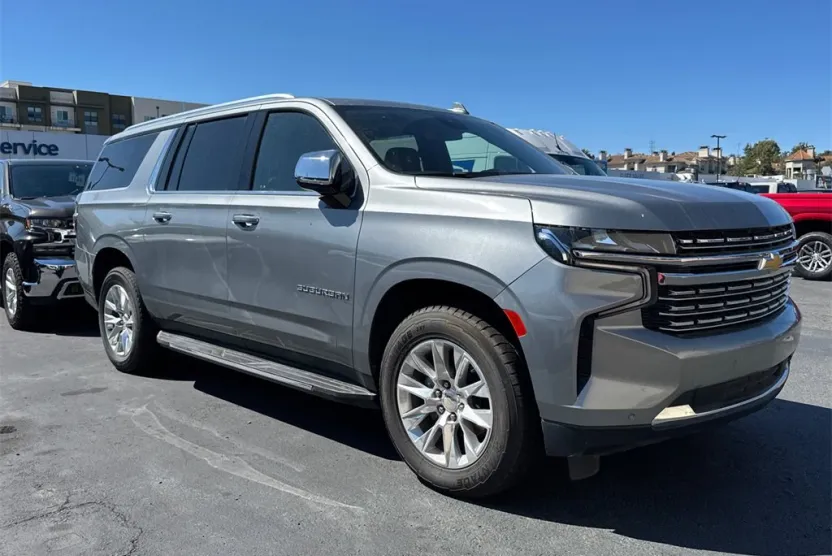 2023 Chevrolet Suburban Premier photo 1