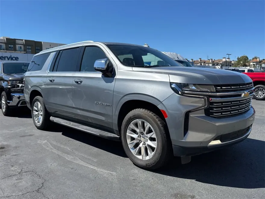 2023 Chevrolet Suburban Premier photo 1