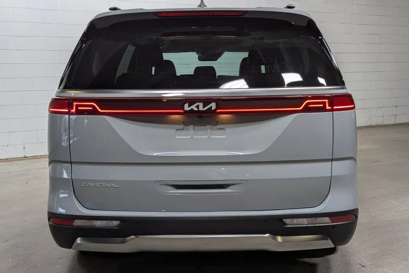 2024 Kia Carnival SX Prestige photo 1