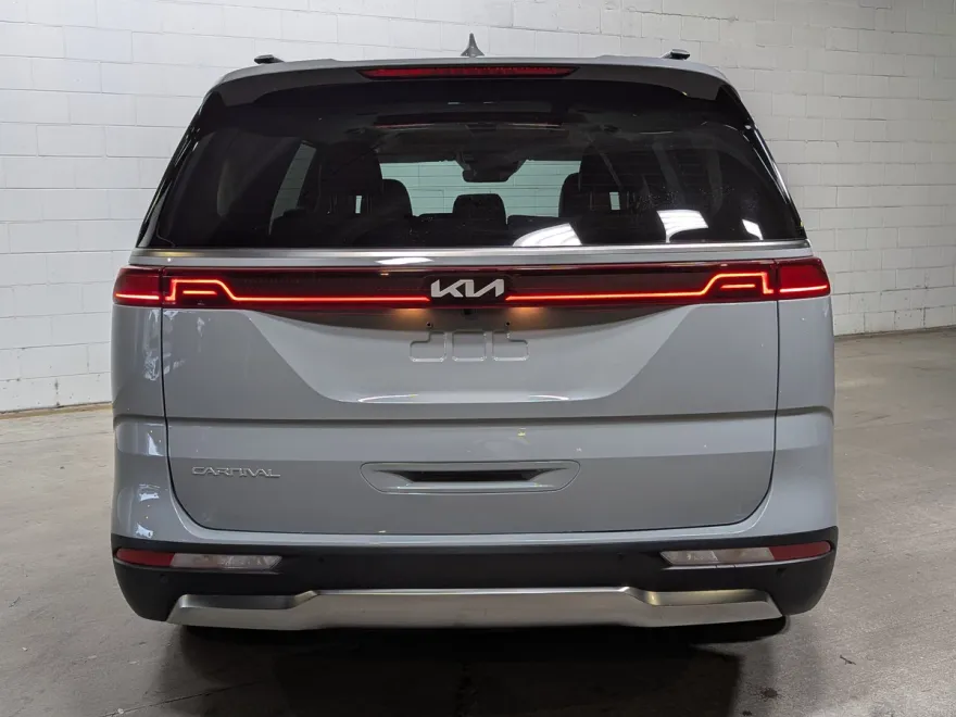 2024 Kia Carnival SX Prestige photo 1