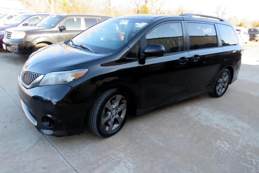 2012 Toyota Sienna photo 1
