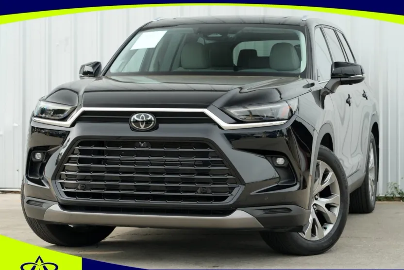 2024 Toyota Highlander Hybrid Limited photo 1