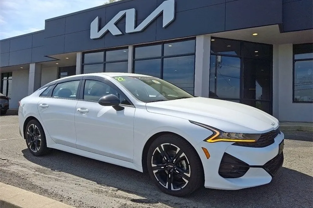 2022 Kia K5 GT-Line photo 1