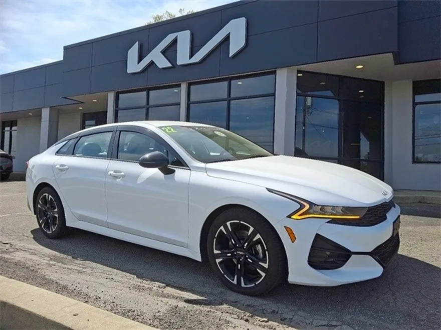 2022 Kia K5 GT-Line photo 1