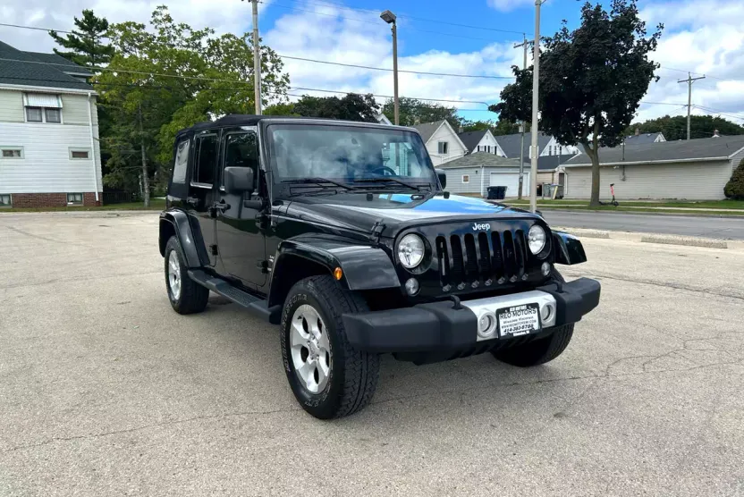 2014 Jeep Wrangler Unlimited Sahara photo 1