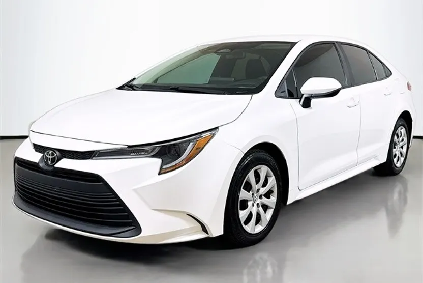 2023 Toyota Corolla LE photo 1