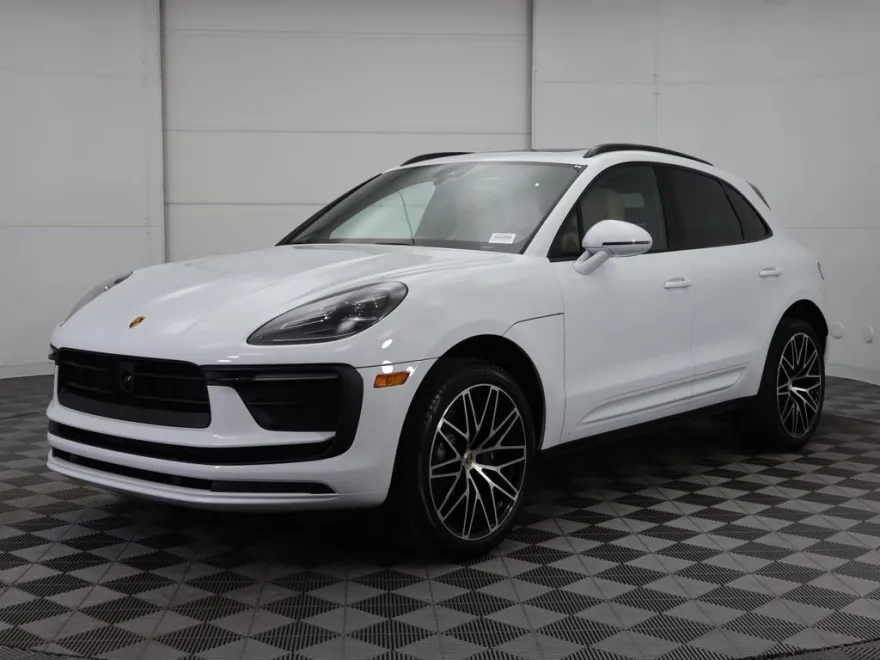 2025 Porsche Macan Base photo 1