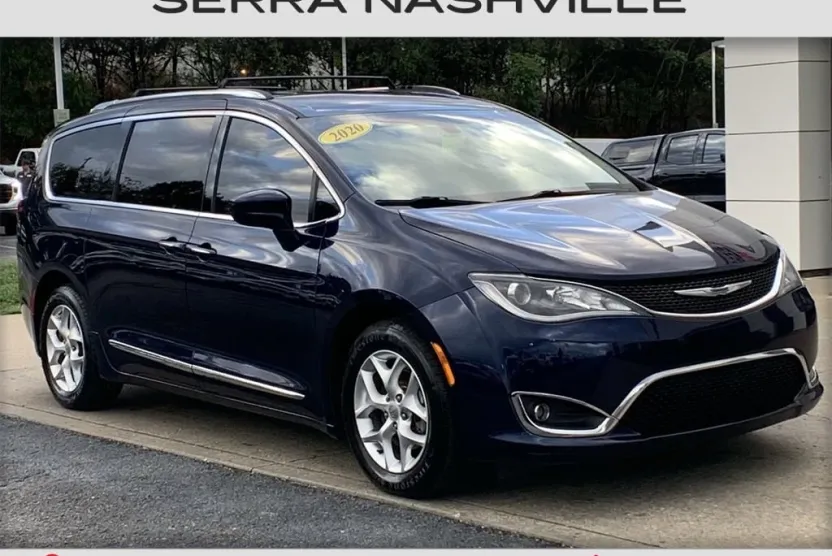 2020 Chrysler Pacifica Touring L photo 1