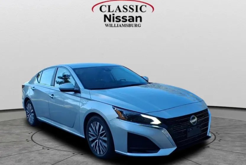 2023 Nissan Altima 2.5 SV photo 1