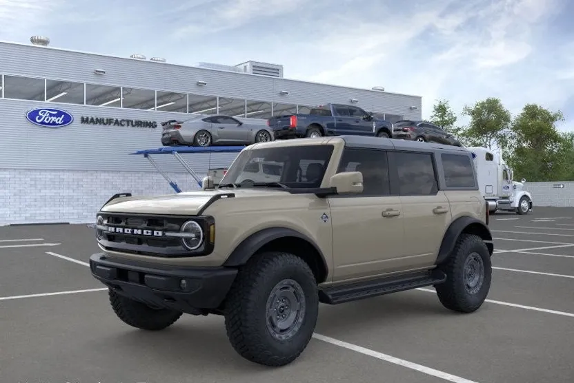 2025 Ford Bronco Outer Banks photo 1