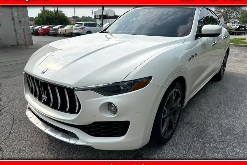 2017 Maserati Levante Base photo 1