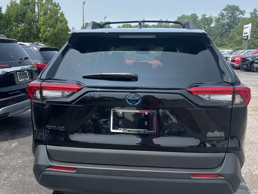 2024 Toyota RAV4 Hybrid LE photo 1
