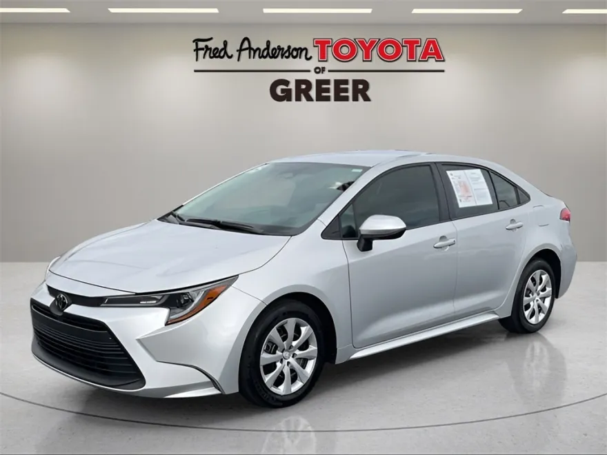 2025 Toyota Corolla LE photo 1