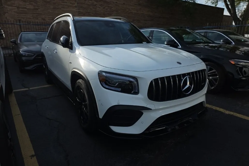 2023 Mercedes Benz GLB 35 AMG 4MATIC photo 1