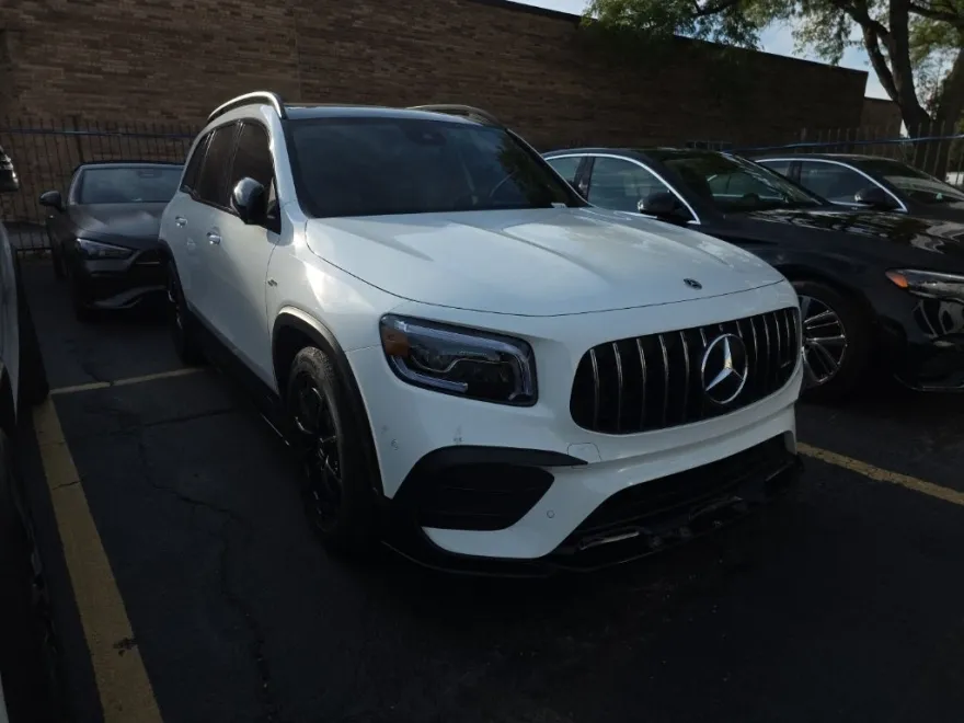 2023 Mercedes Benz GLB 35 AMG 4MATIC photo 1