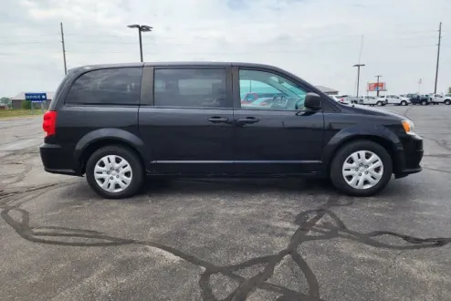 2019 Dodge Grand Caravan SE photo 3