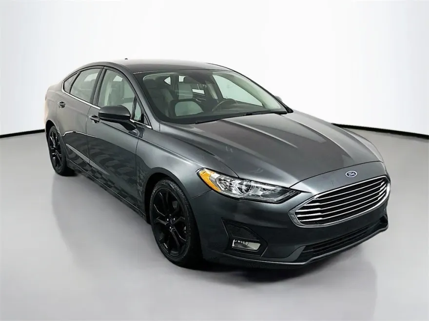 2020 Ford Fusion SE photo 1