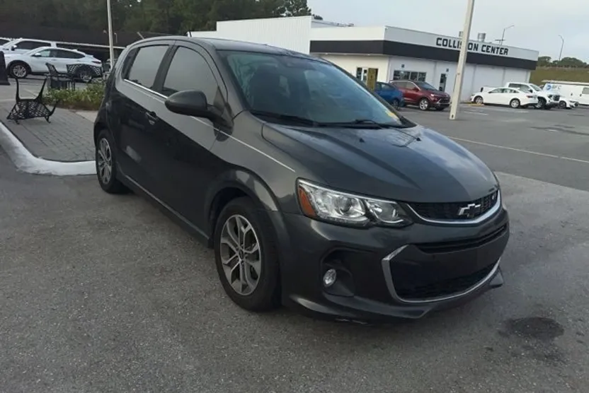 2018 Chevrolet Sonic LT photo 1