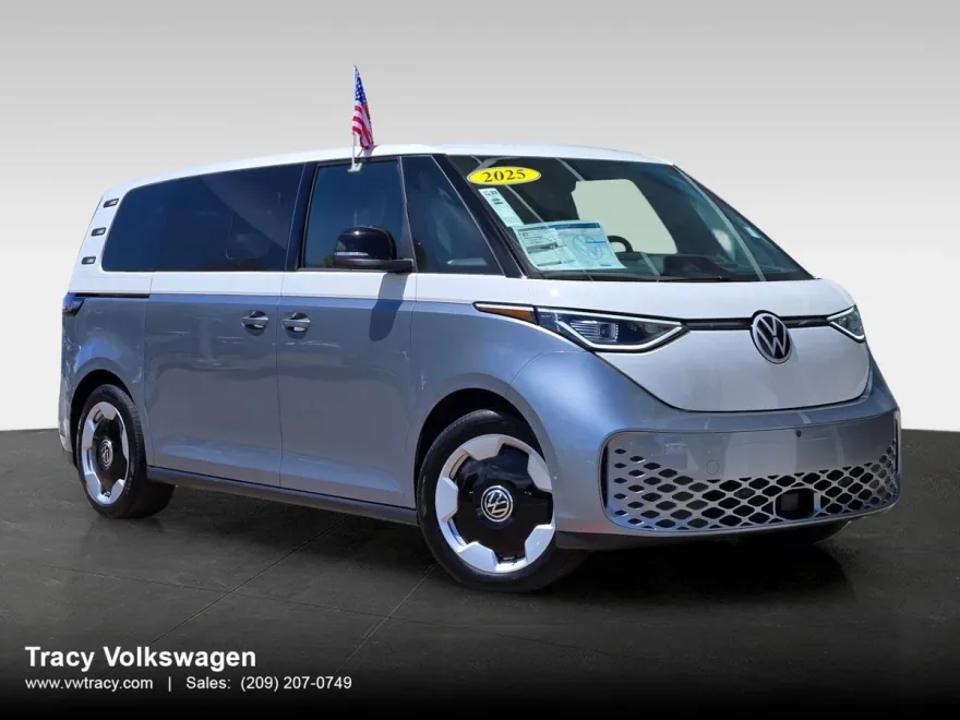 2025 Volkswagen ID. Buzz Pro Plus photo 1