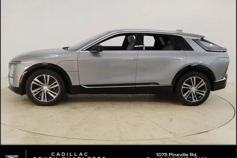 2025 Cadillac Lyriq Luxury photo 1
