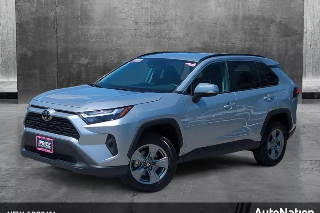 2024 Toyota RAV4 XLE photo 1