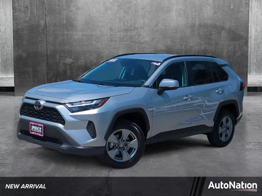 2024 Toyota RAV4 XLE photo 1
