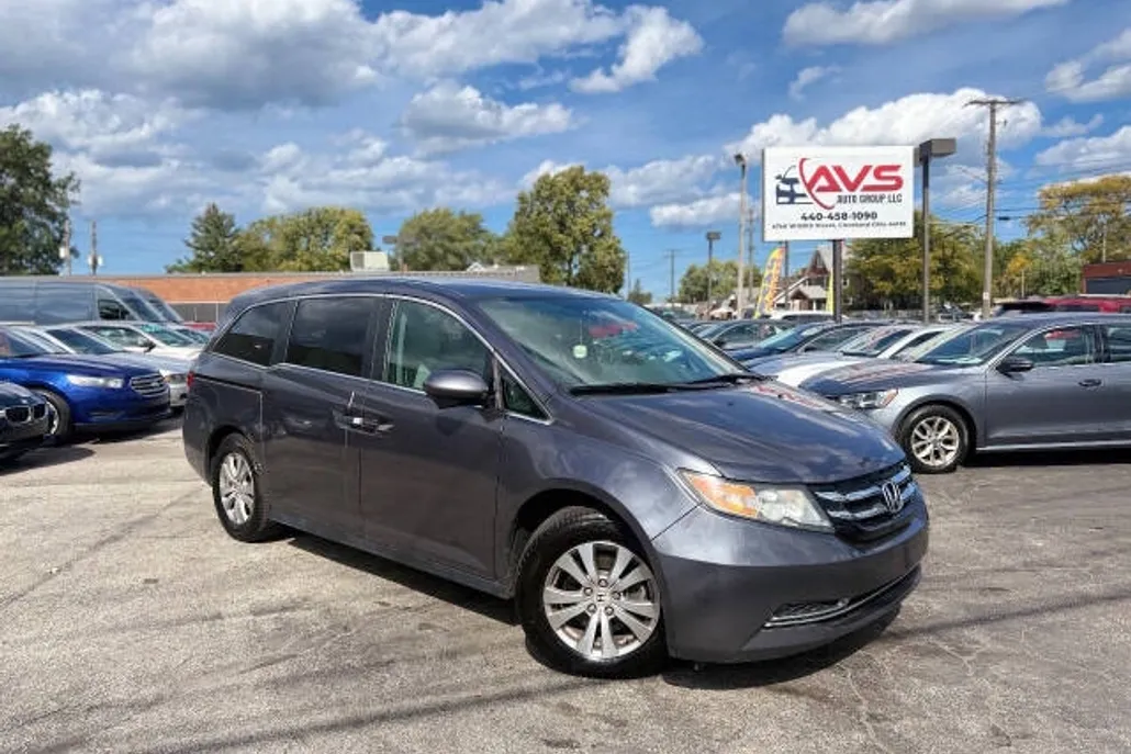 2016 Honda Odyssey SE photo 1