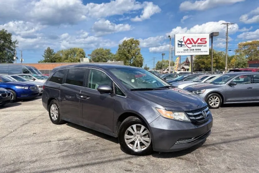 2016 Honda Odyssey SE photo 1