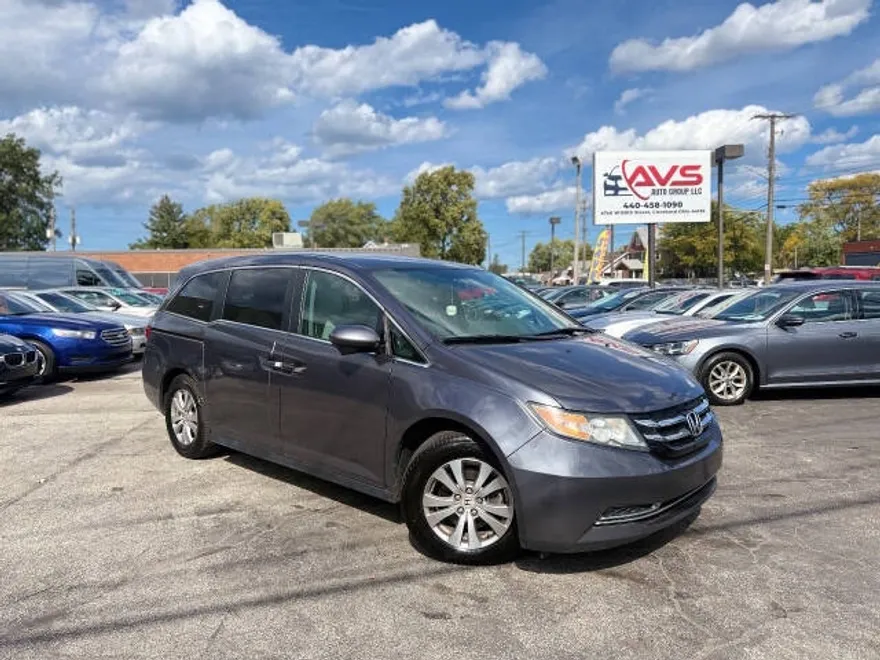 2016 Honda Odyssey SE photo 1