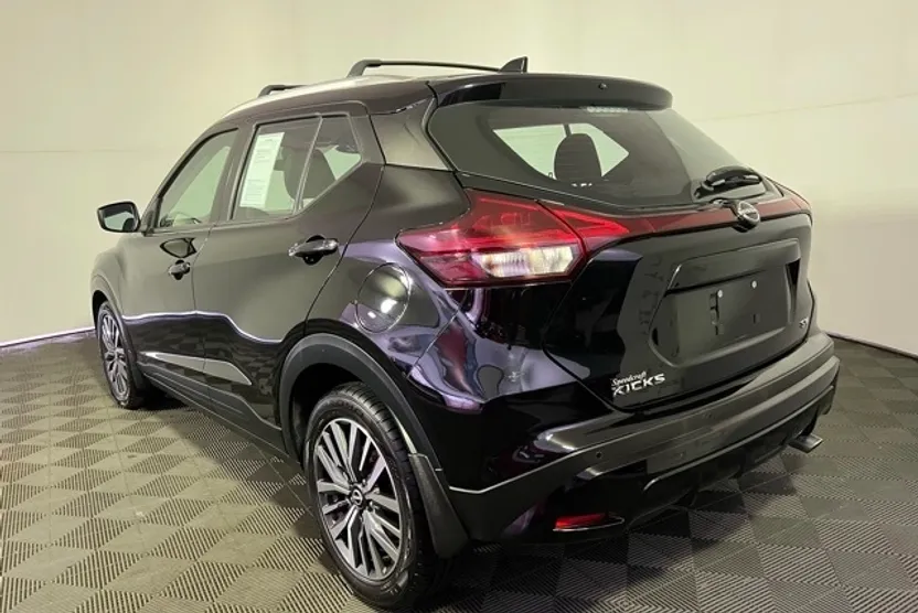 2022 Nissan Kicks SV photo 1