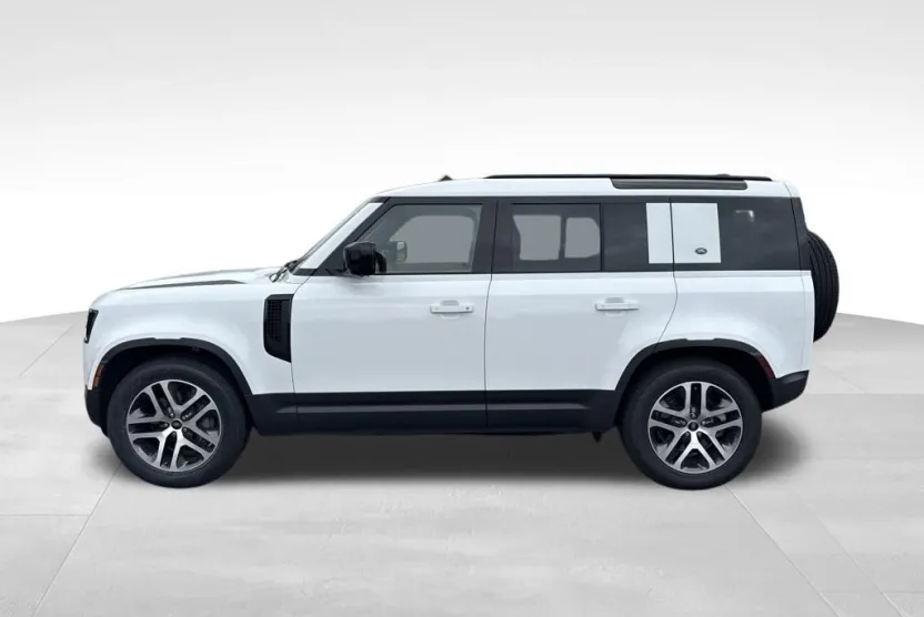 2024 Land Rover Defender 110 S photo 1