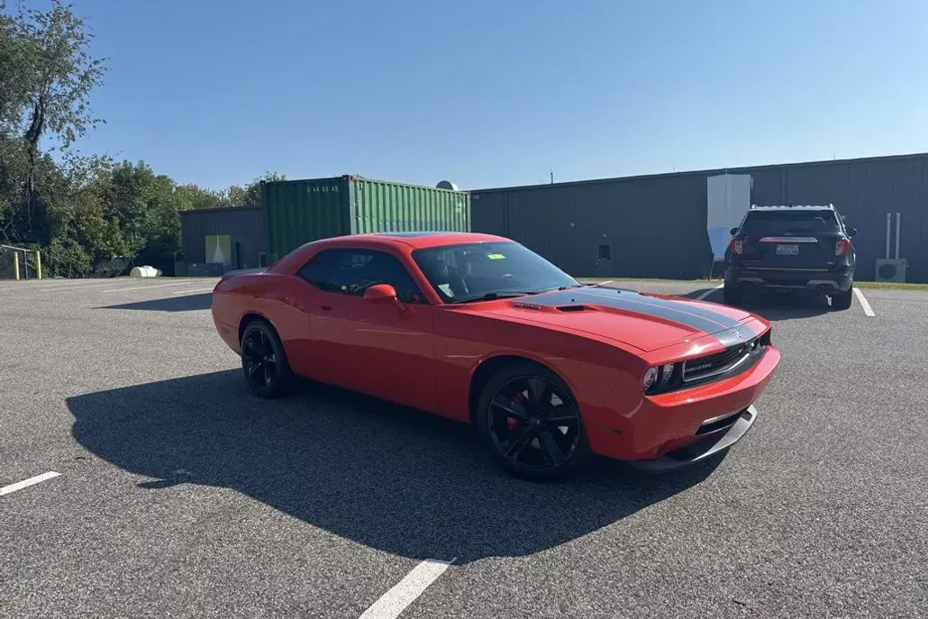 2010 Dodge Challenger SRT8 photo 1