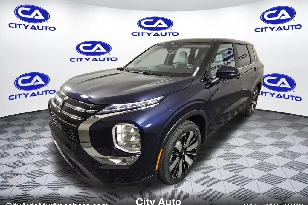 2025 Mitsubishi Outlander SE photo 1