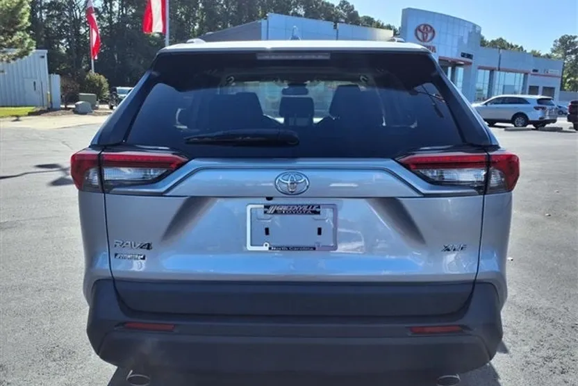 2023 Toyota RAV4 XLE photo 1