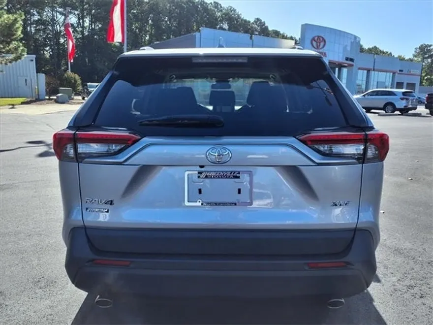 2023 Toyota RAV4 XLE photo 1