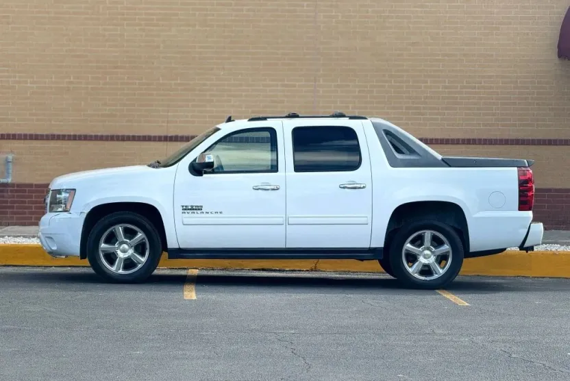 2012 Chevrolet Avalanche LS photo 1