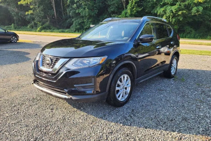 2019 Nissan Rogue SV photo 1