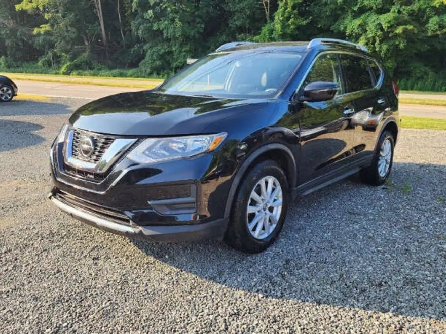 2019 Nissan Rogue SV photo 1