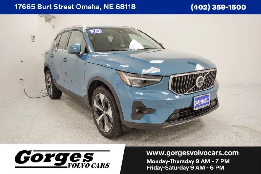 2023 Volvo XC40 AWD Plus photo 1