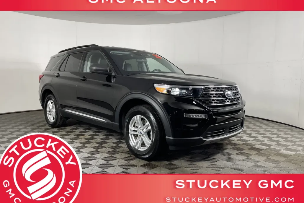 2023 Ford Explorer XLT photo 1