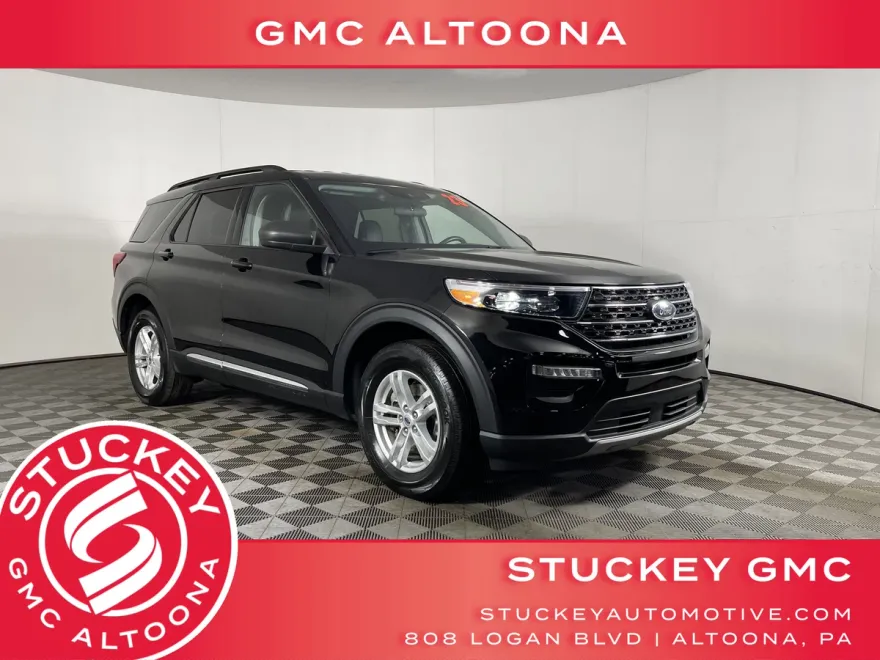 2023 Ford Explorer XLT photo 1