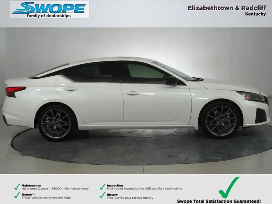 2023 Nissan Altima SR photo 1