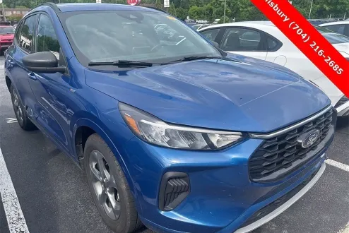 2023 Ford Escape ST-Line photo 2
